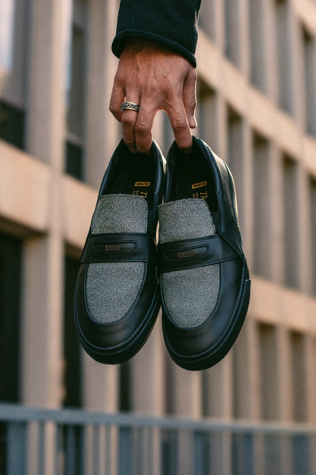 globe-liaizon-black-stingray-slipper-skateschuh image 4