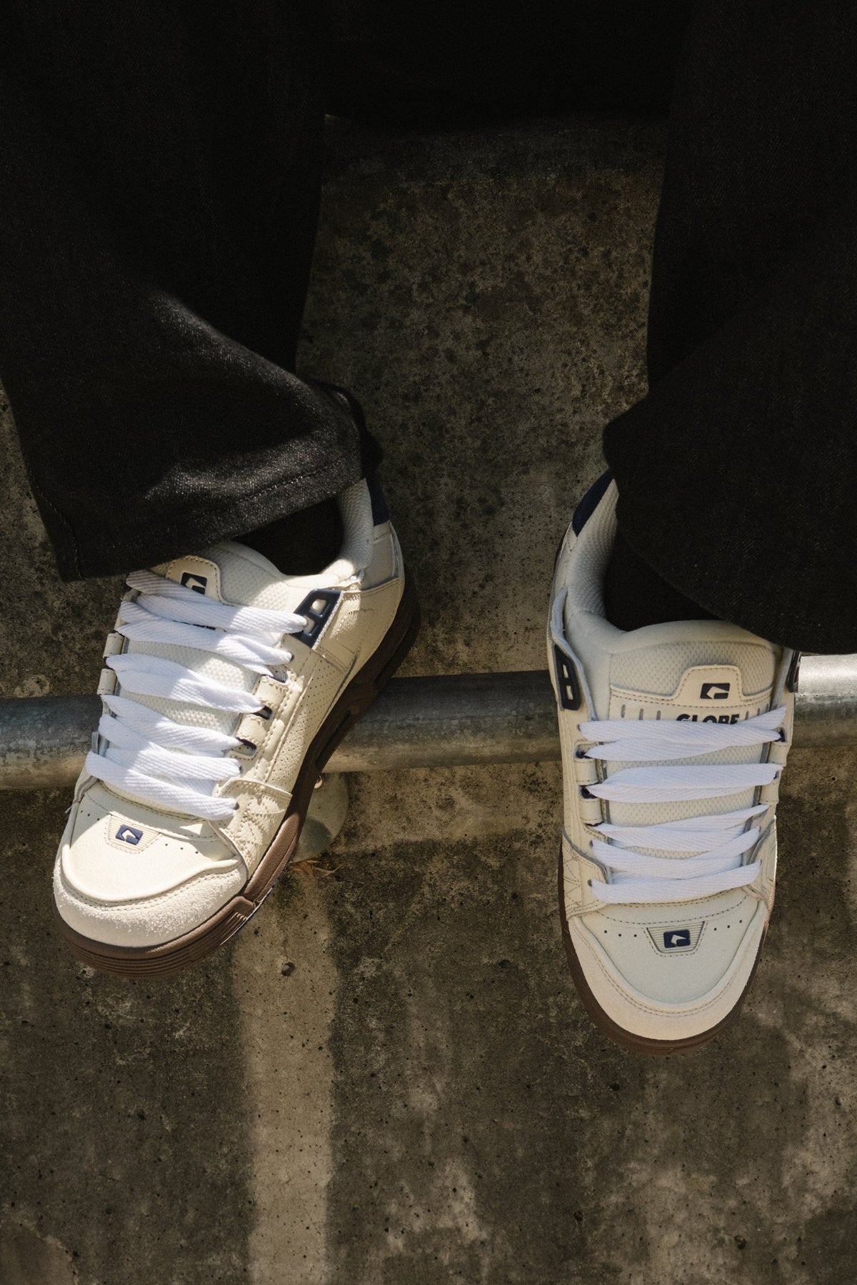 globe-sabre-antique-white-blue-skate-schuhe image 2