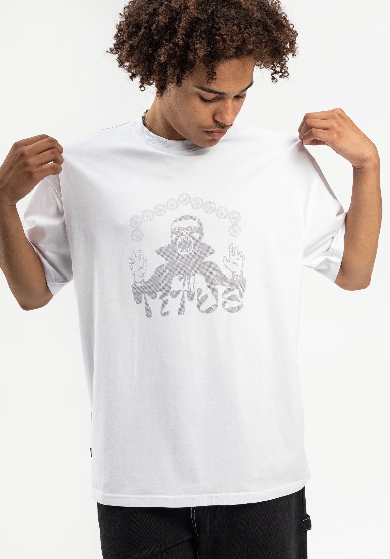 titus-spooky-t-shirt-oversized image 1