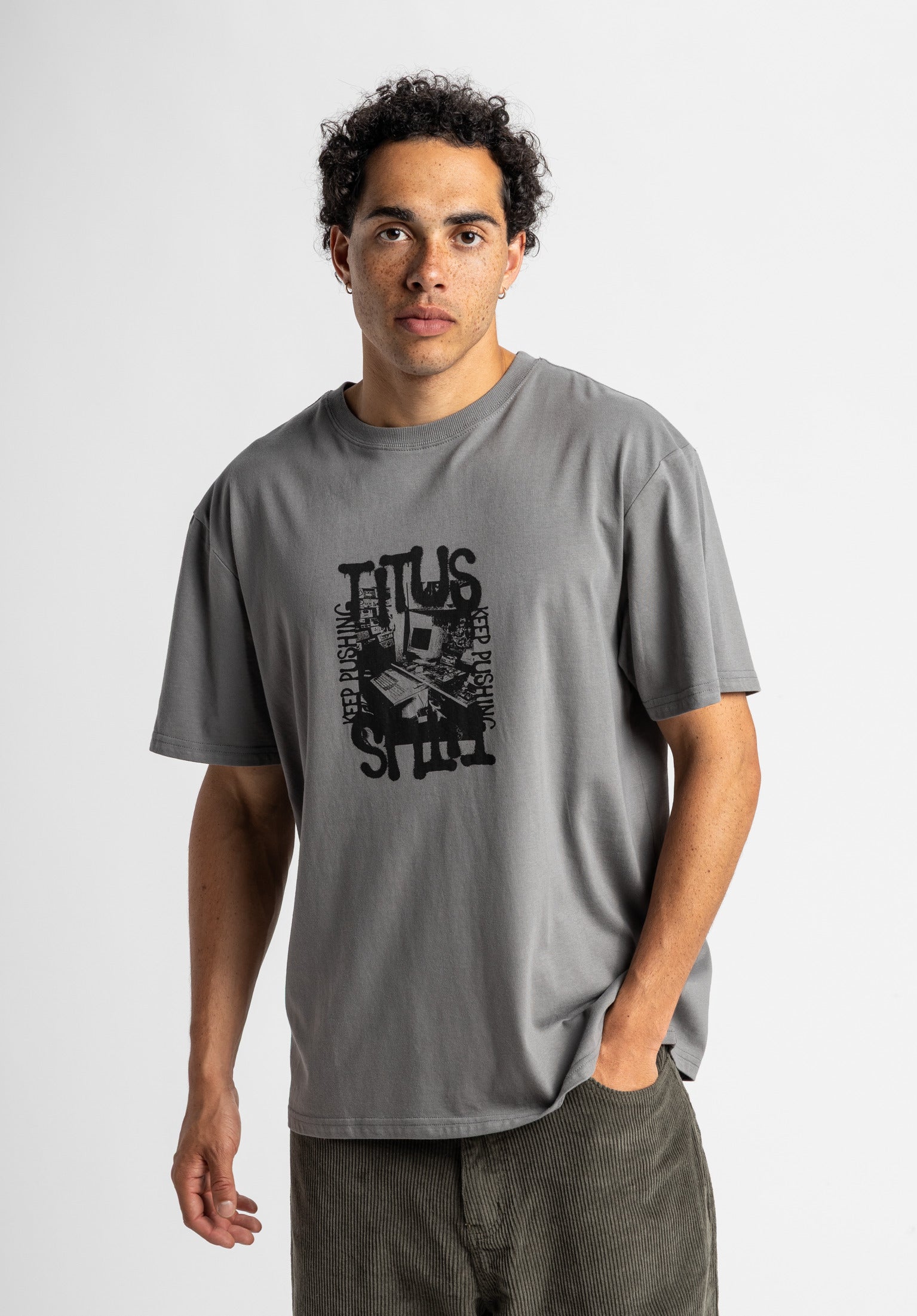 titus-josiah-oversize-t-shirt-graffiti image 1