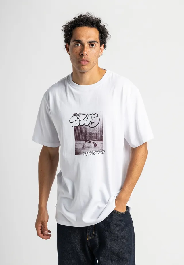 titus-shopping-cart-oversize-t-shirt-graffiti image 1