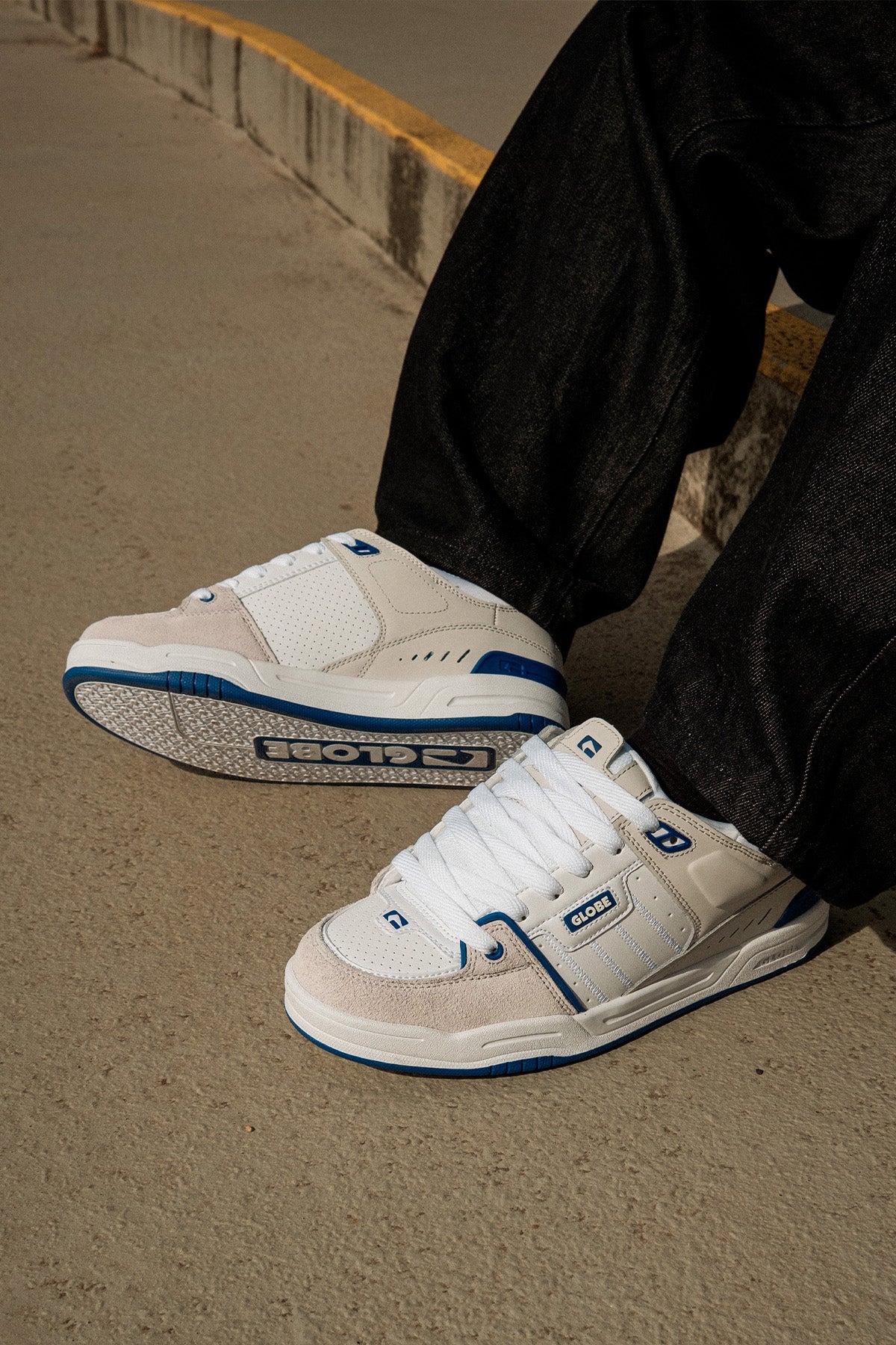 globe-fusion-blue-white-skateschuh image 2