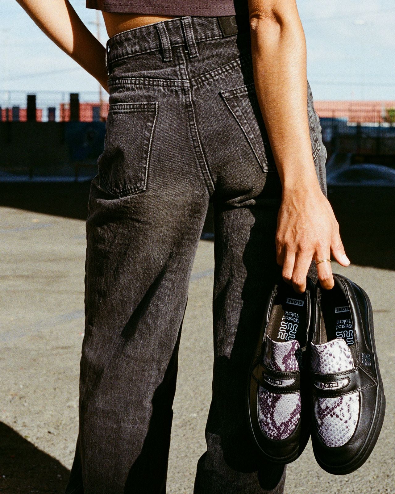 globe-liaizon-wasted-talent-black-snake-skateschuhe image 7