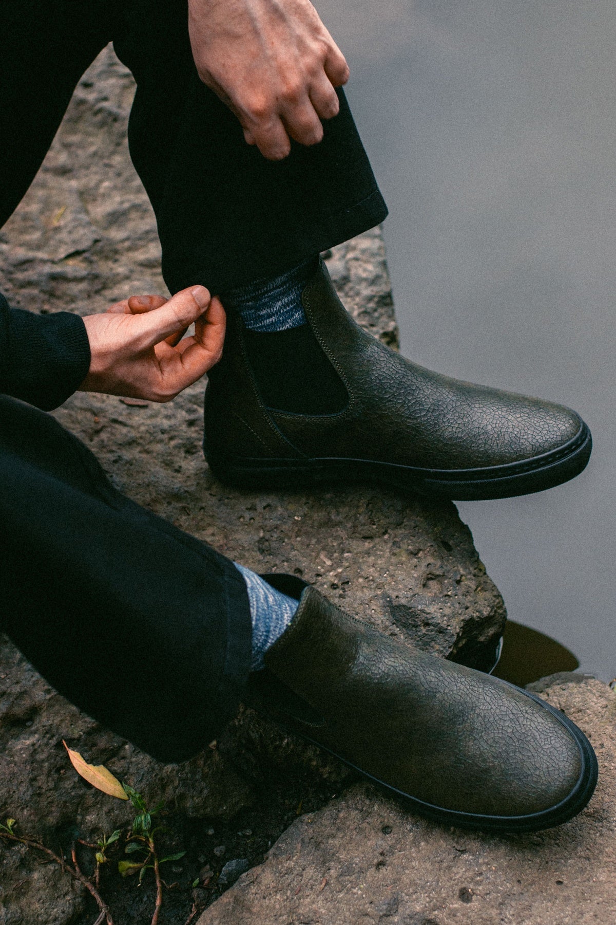 globe-dover-ii-distressed-leather-chelsea-boot-schuhe image 2