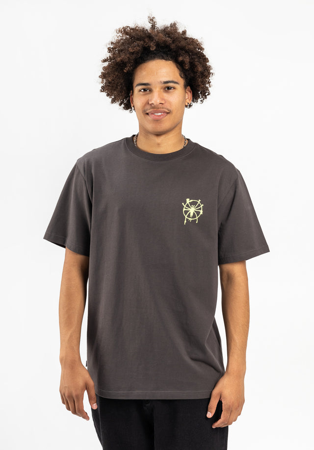 titus-h-m-h-kki-t-shirt-heavy-cotton-mit-backprint image 3