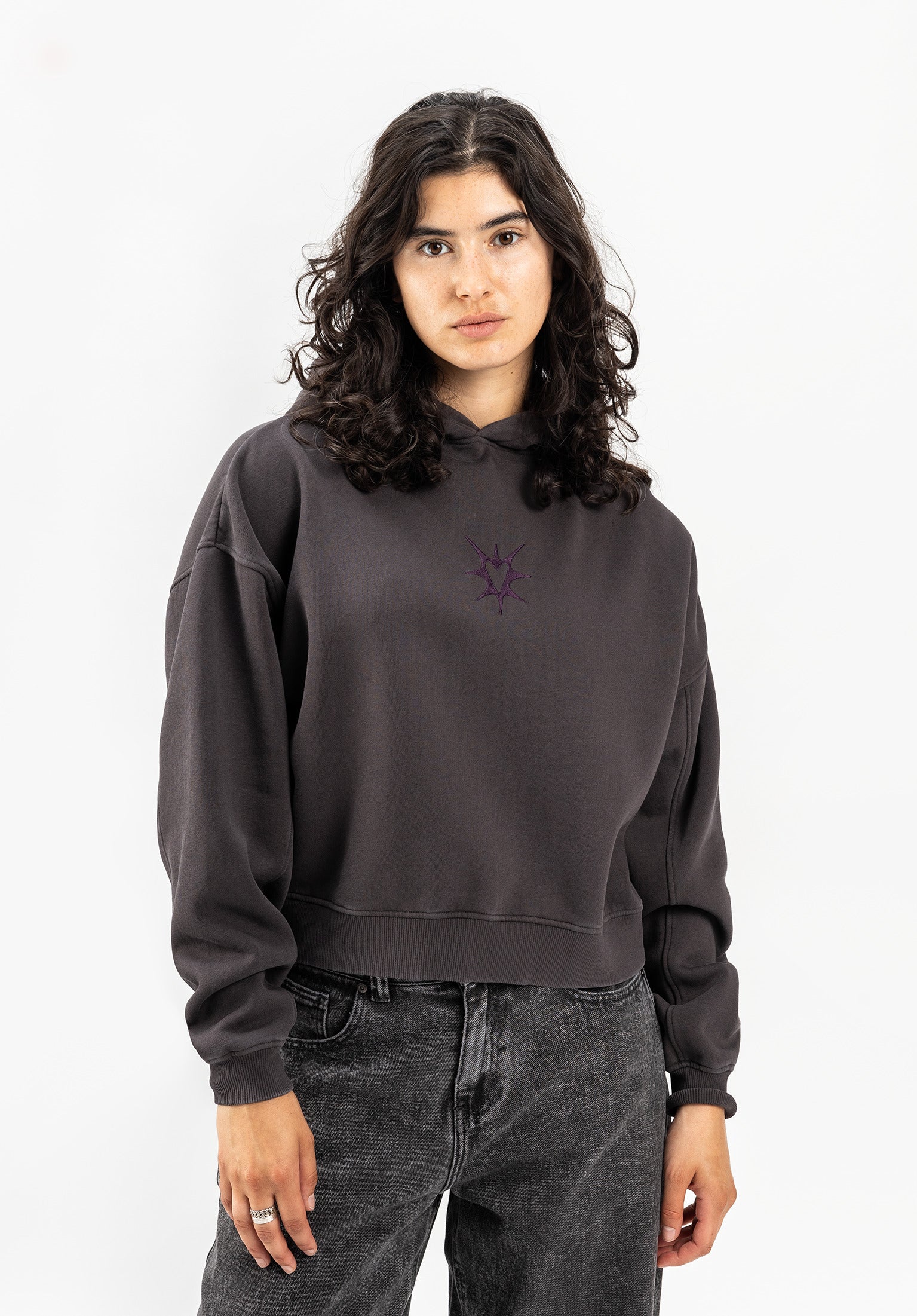 titus-enea-cropped-hoodie-mit-stickerei image 1
