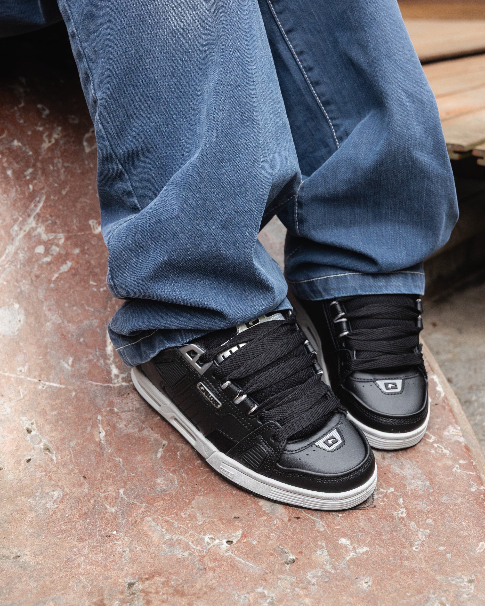 globe-sabre-schuhe-black-silver image 6