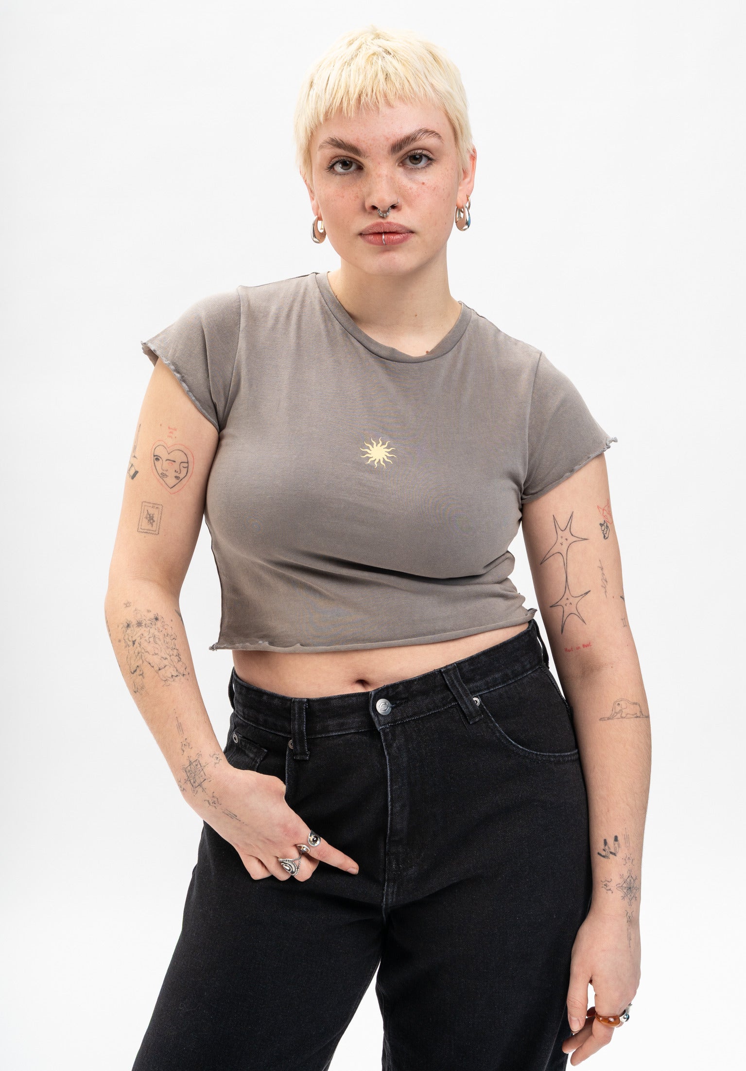 titus-niobe-babytee-cropped-shirt-mit-sun-print image 1