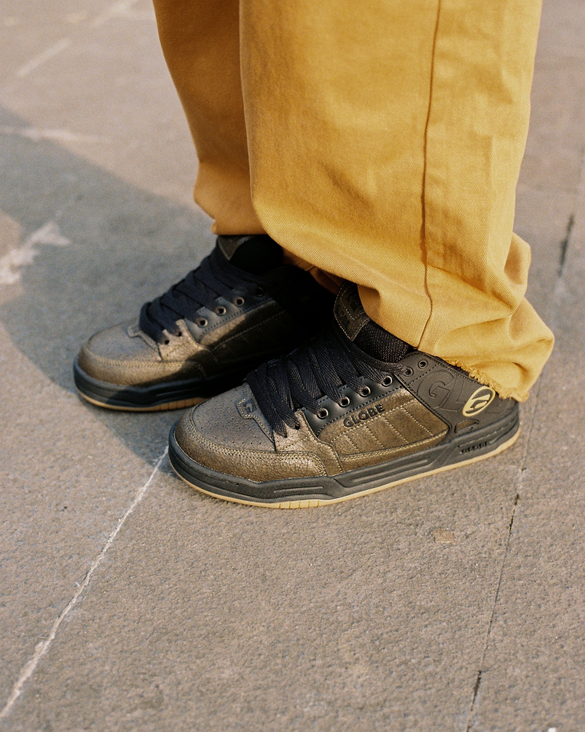 globe-tilt-skate-schuhe-distressed-leather image 3