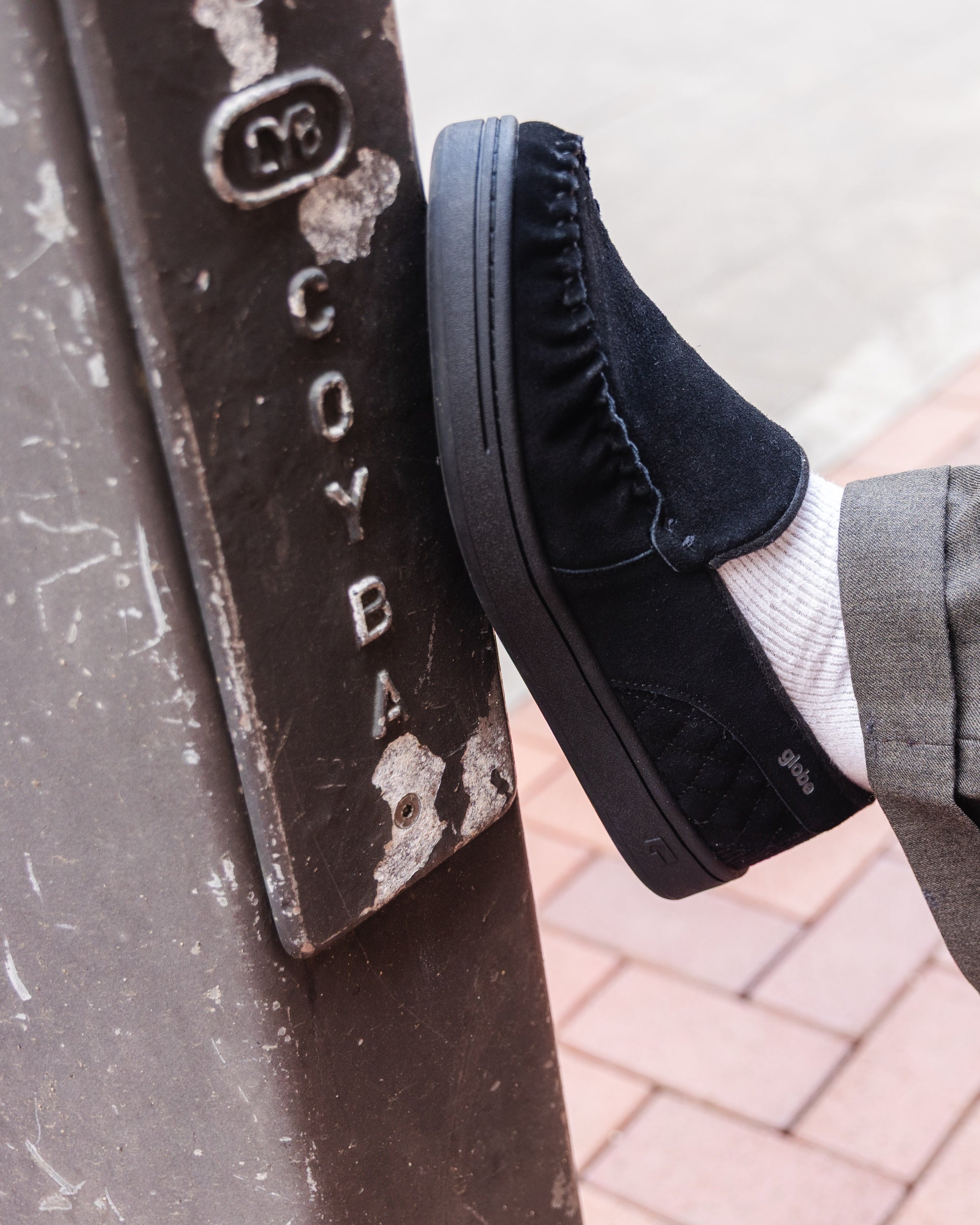 globe-castro-schuhe-black-suede image 5