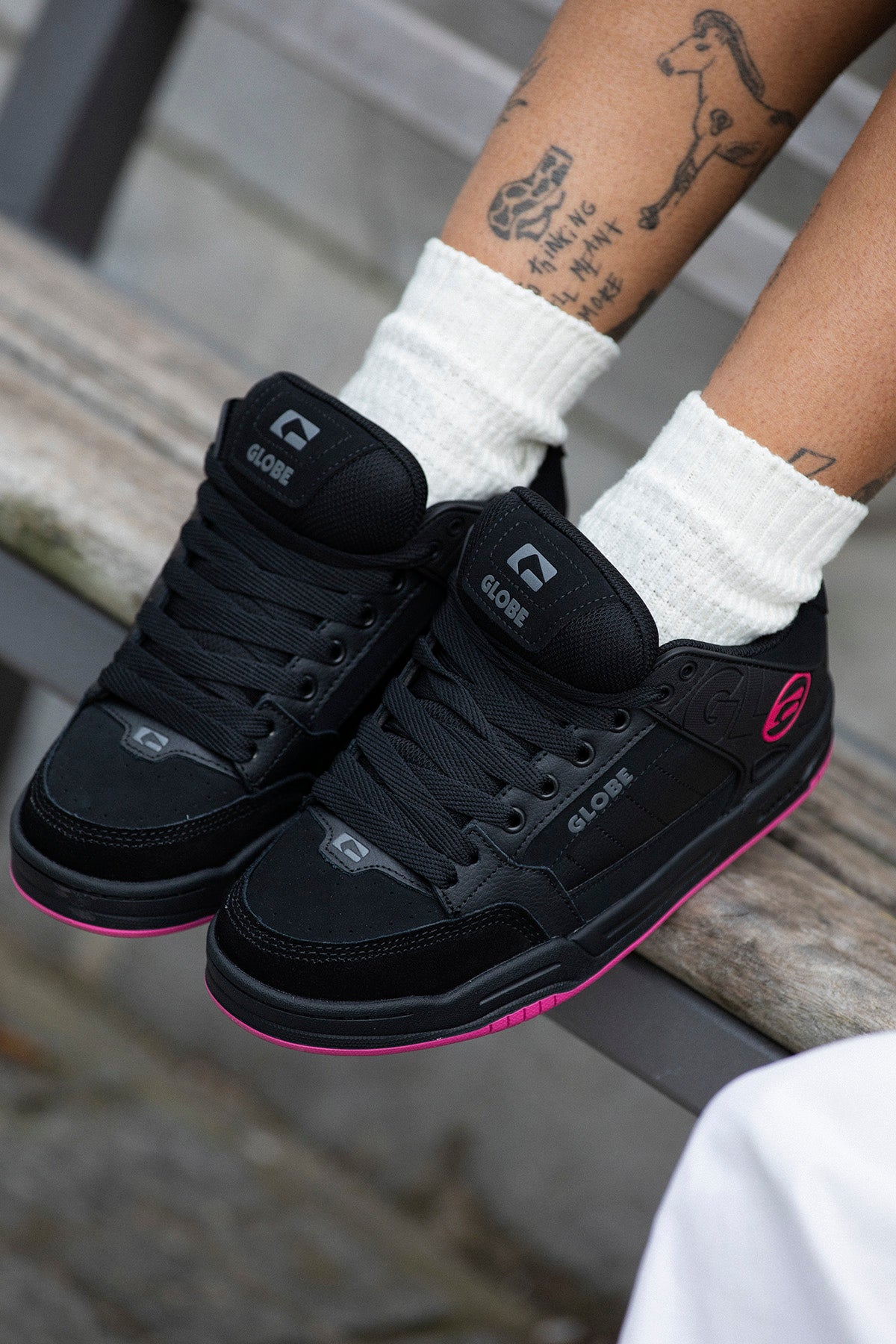 globe-tilt-skate-schuhe-black-black-pink image 2