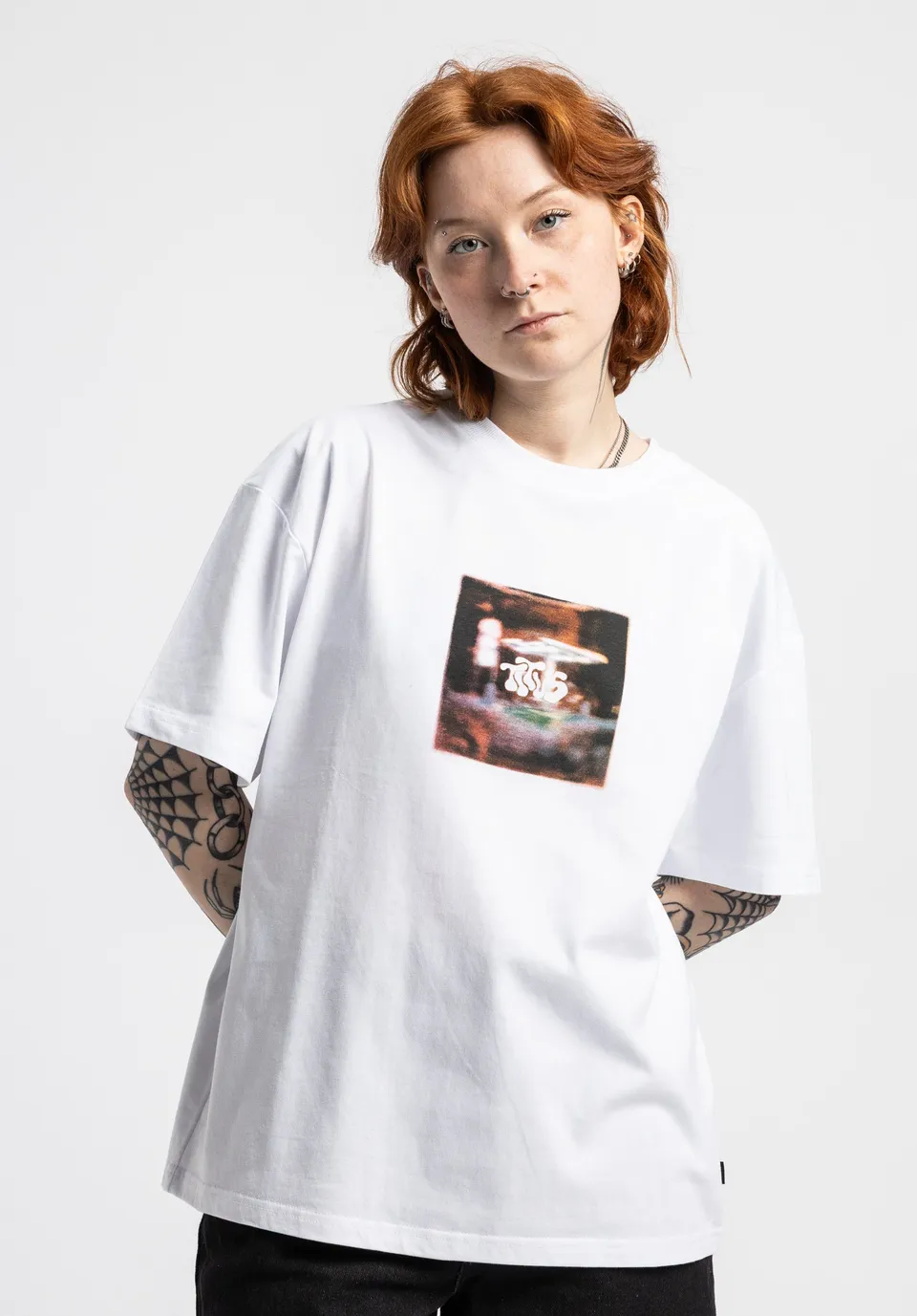 titus-night-life-petrol-t-shirt-damen-white image 1