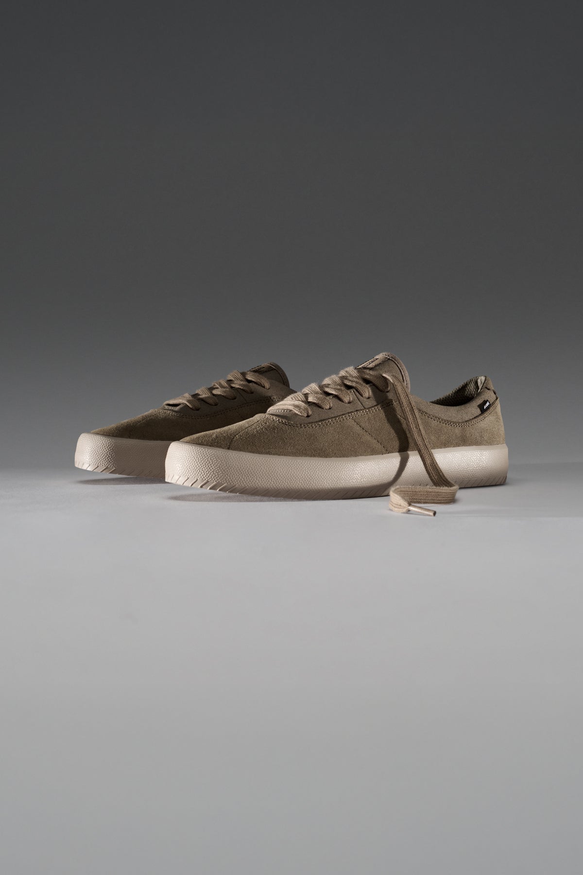 globe-melbek-low-skate-schuh-walnut image 4