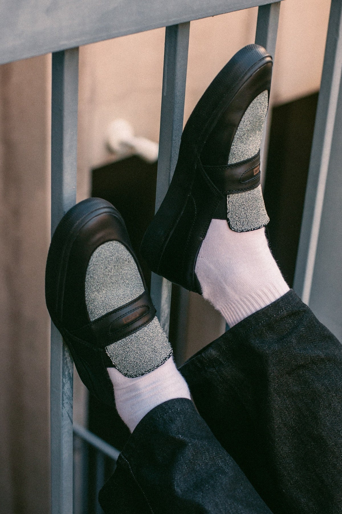 globe-liaizon-black-stingray-slipper-skateschuh image 2