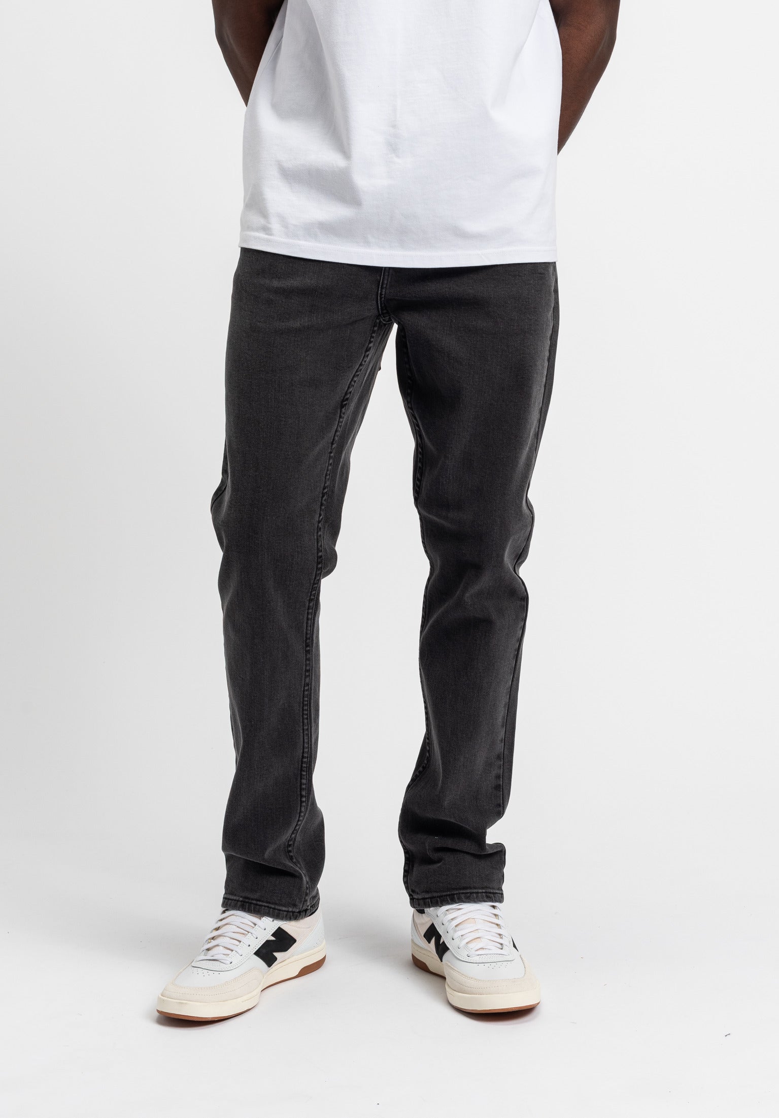 titus-skinny-fit-jeans-herren-black-bleached image 1
