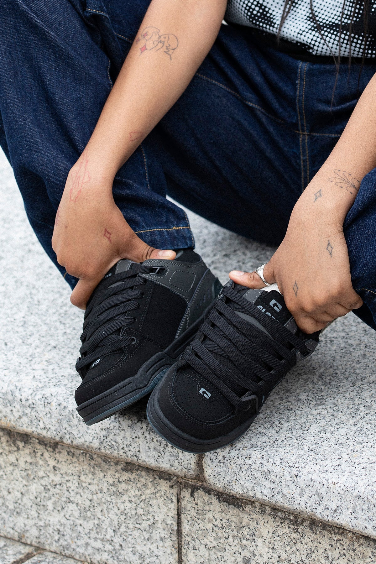 globe-fusion-skateschuh-black-night image 2
