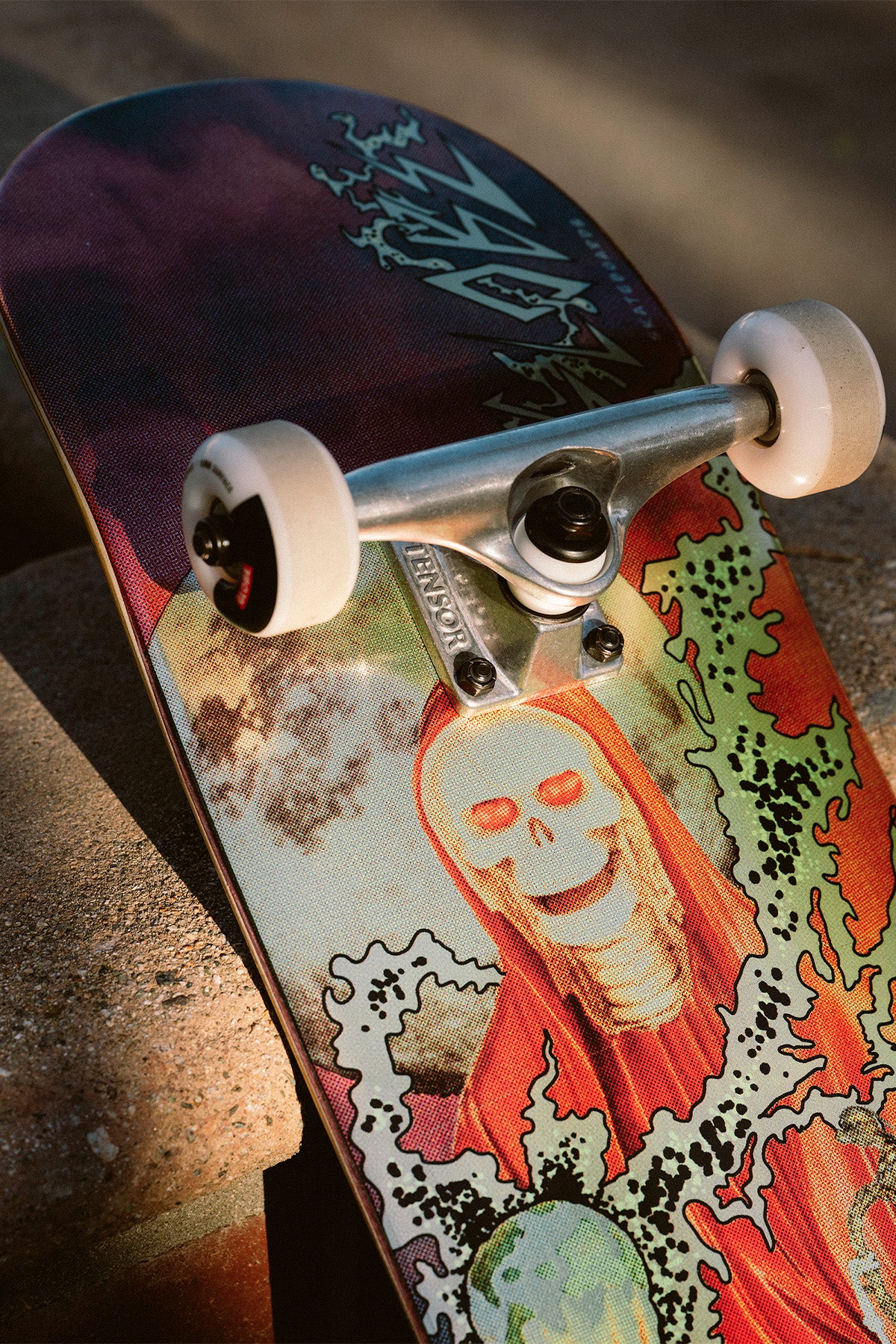 globe-g1-downtown-doom-8-0-skateboard-deck-silver-red image 2
