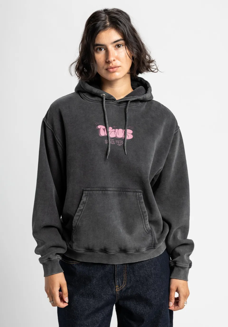 titus-alvar-hoodie-oversize-vintage-wash-mit-graffiti-print image 1