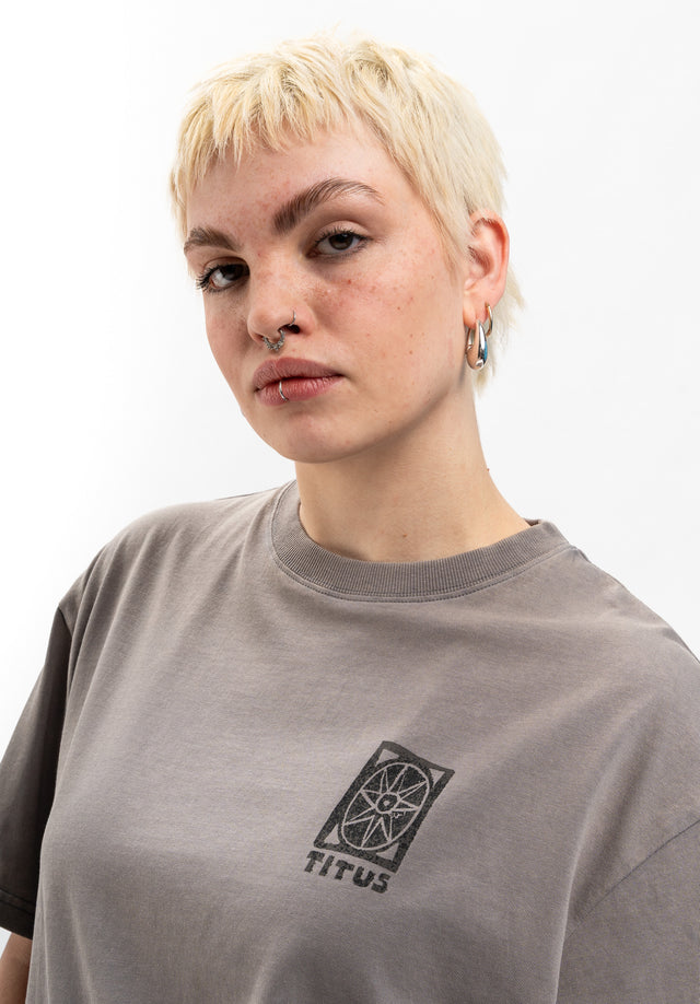 titus-kaede-loose-fit-t-shirt image 3