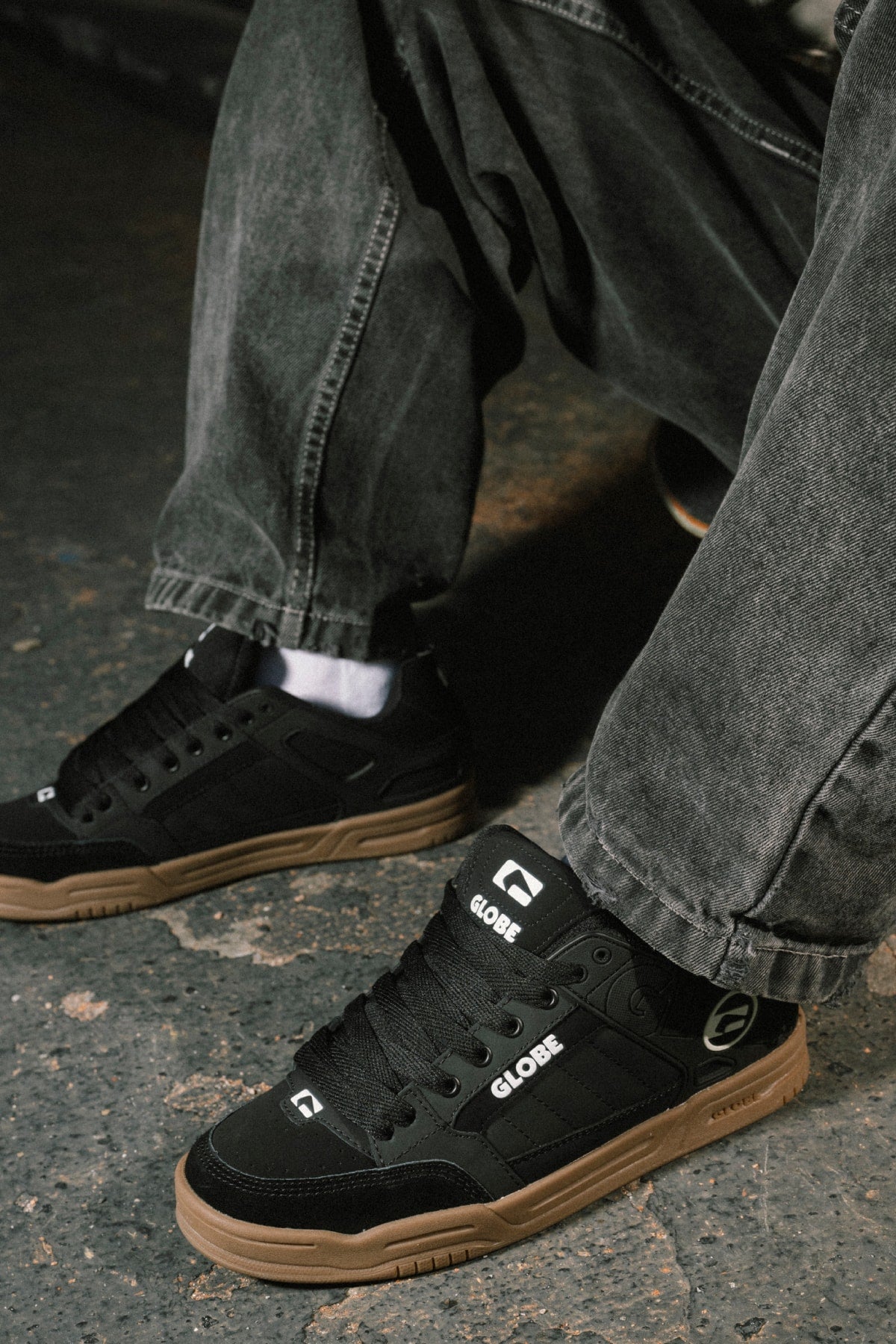 globe-tilt-onyx-gum-skateschuh-low image 2