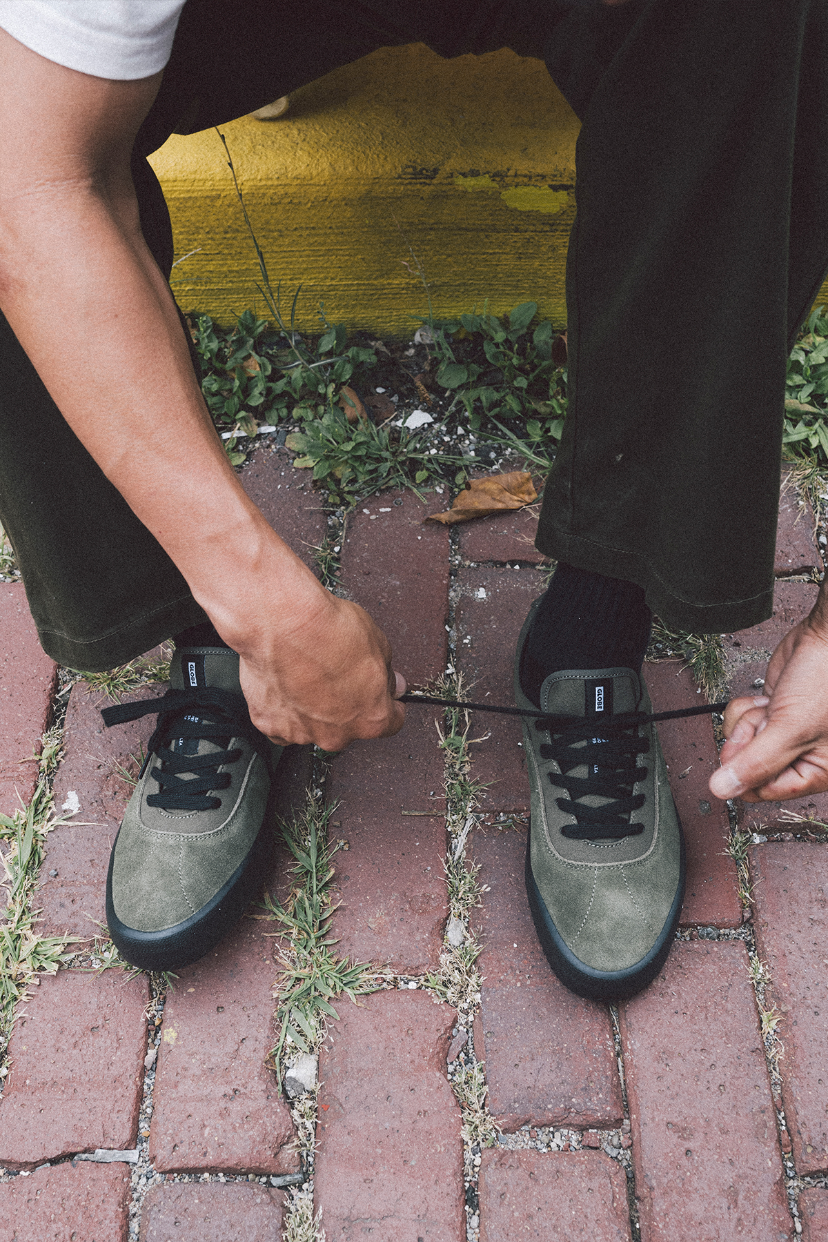 globe-melbek-olive-black-skateschuh-suede image 2