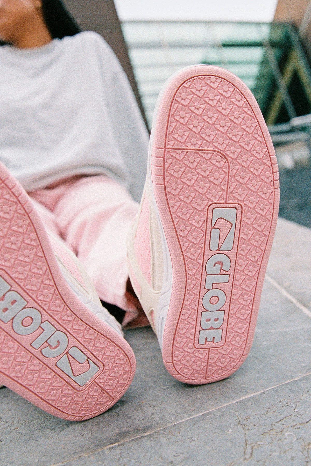 globe-tilt-antique-white-pink-skate-schuhe image 6