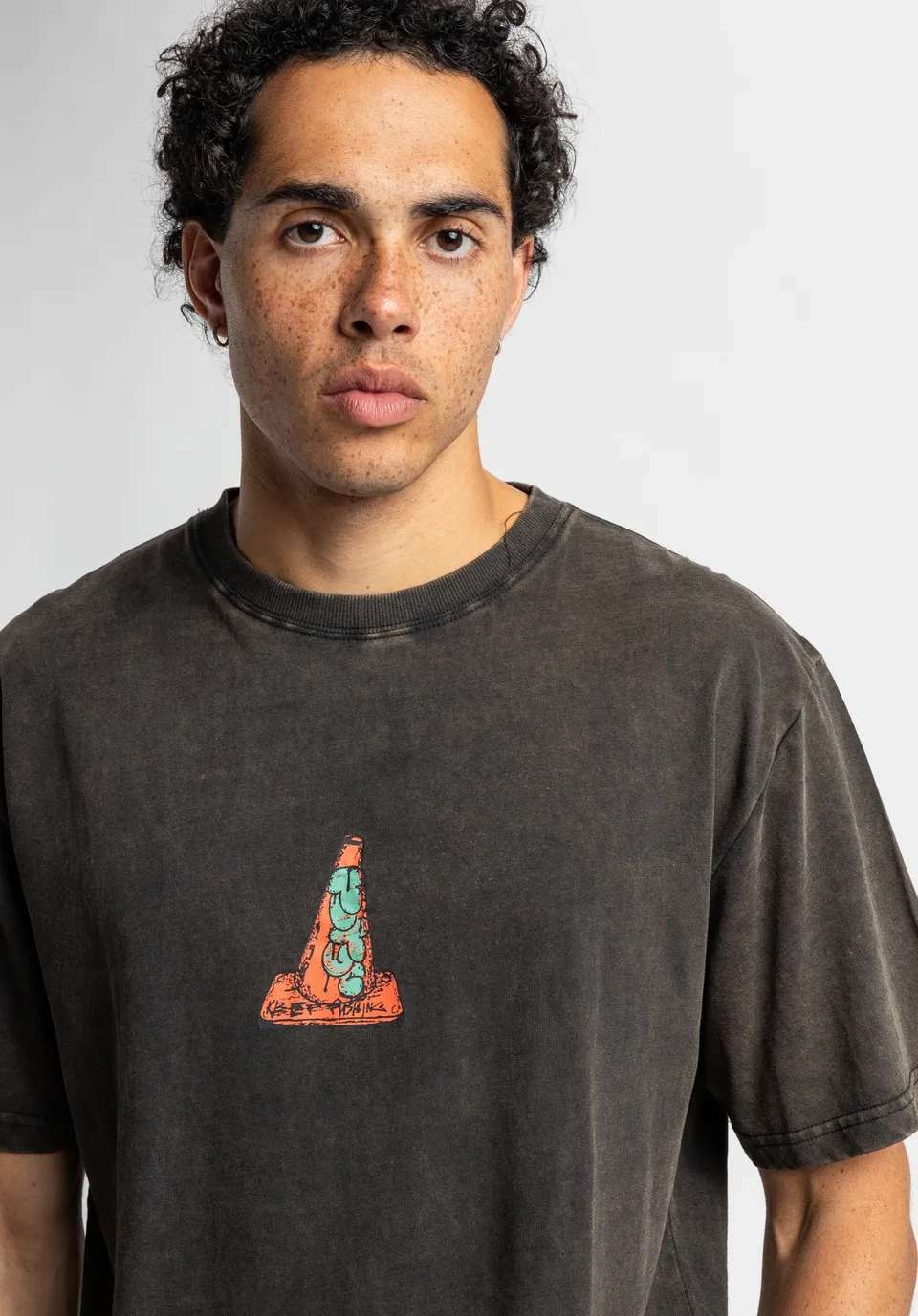 titus-pylone-t-shirt-vintage-wash image 1
