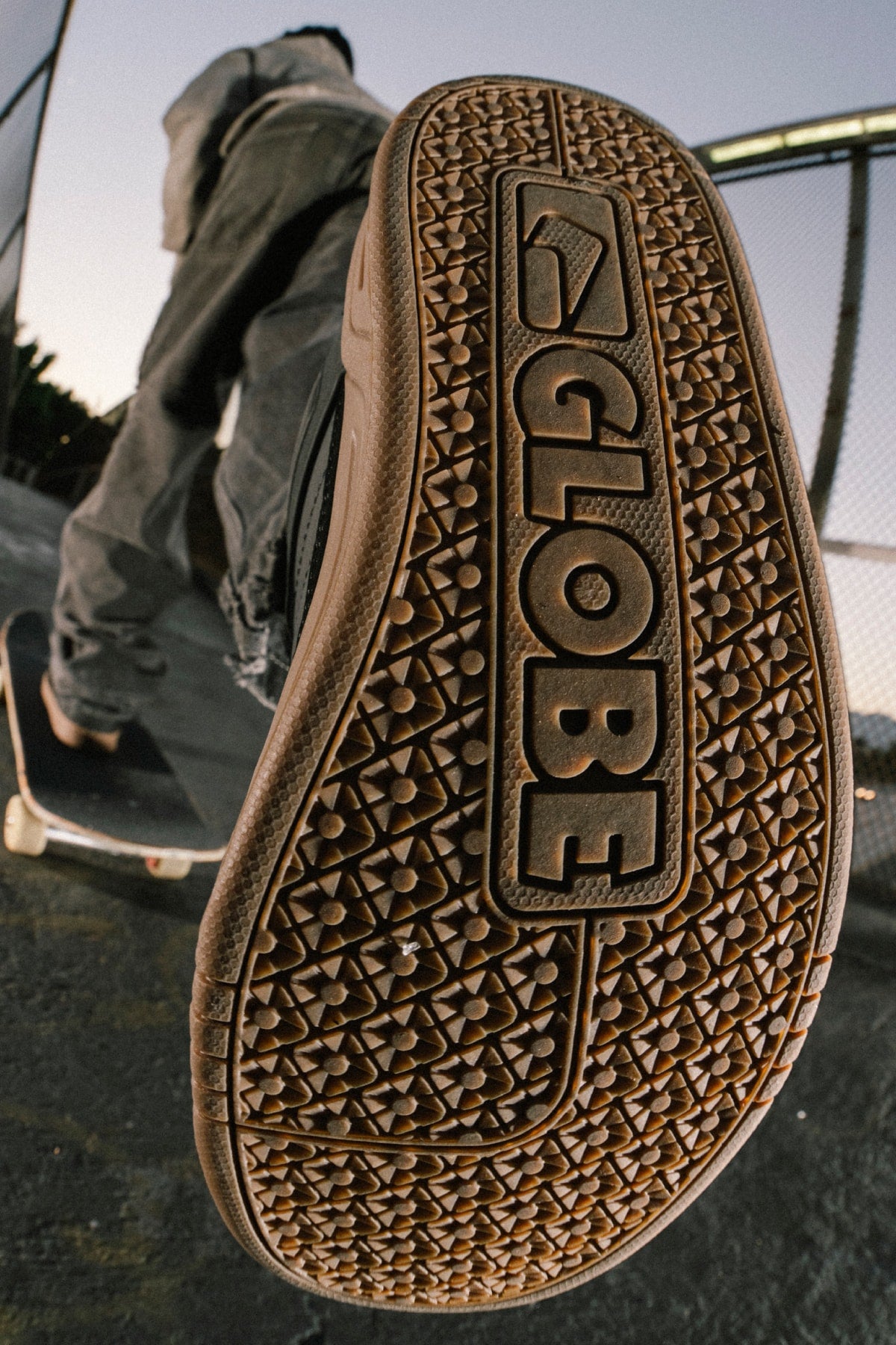 globe-tilt-onyx-gum-skateschuh-low image 6