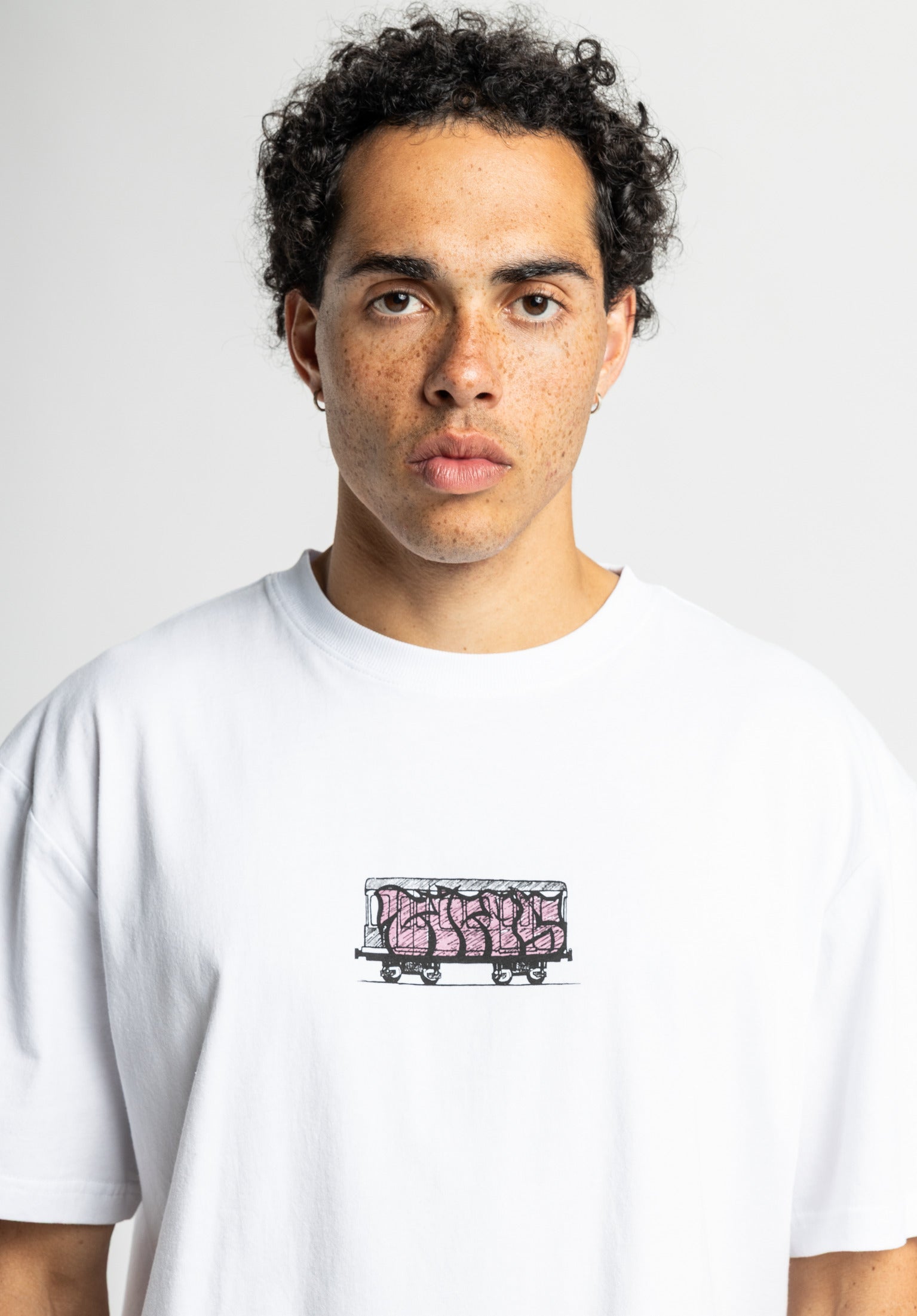 titus-train-oversize-t-shirt image 1