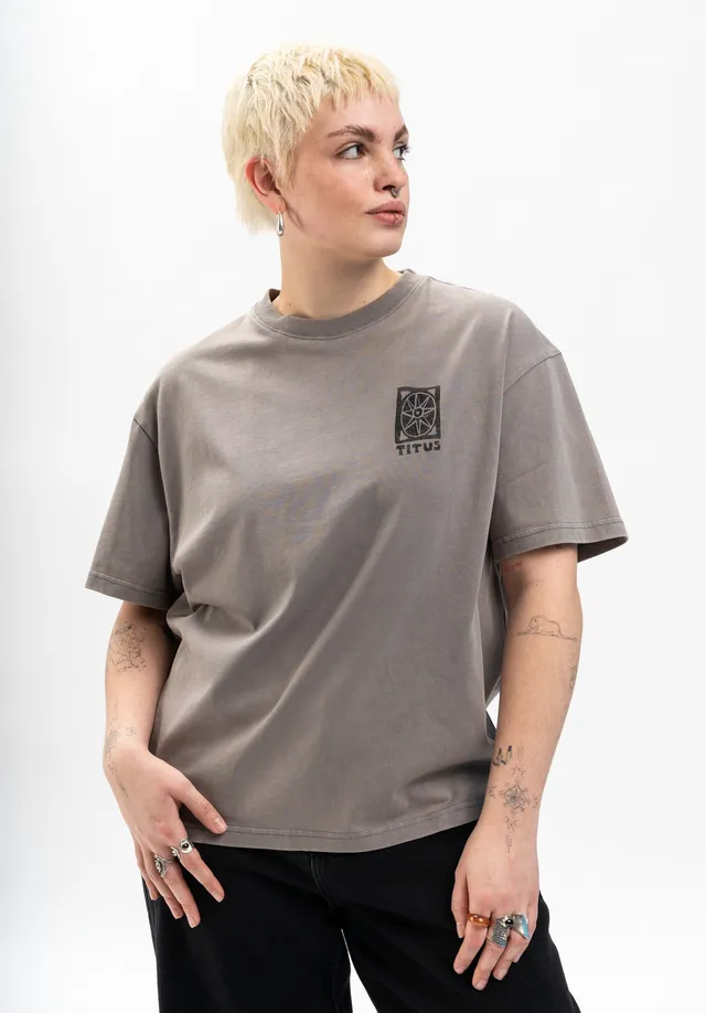 titus-kaede-loose-fit-t-shirt image 1