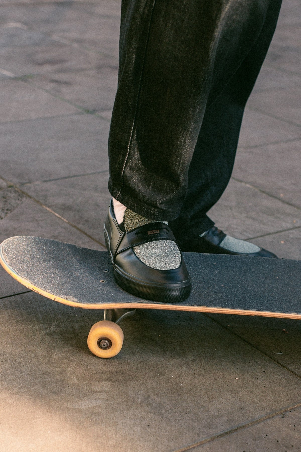 globe-liaizon-black-stingray-slipper-skateschuh image 6