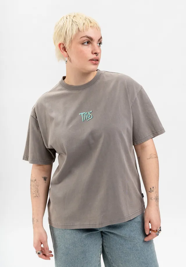 titus-leeloo-t-shirt-loose-fit-90s-beach-style image 1