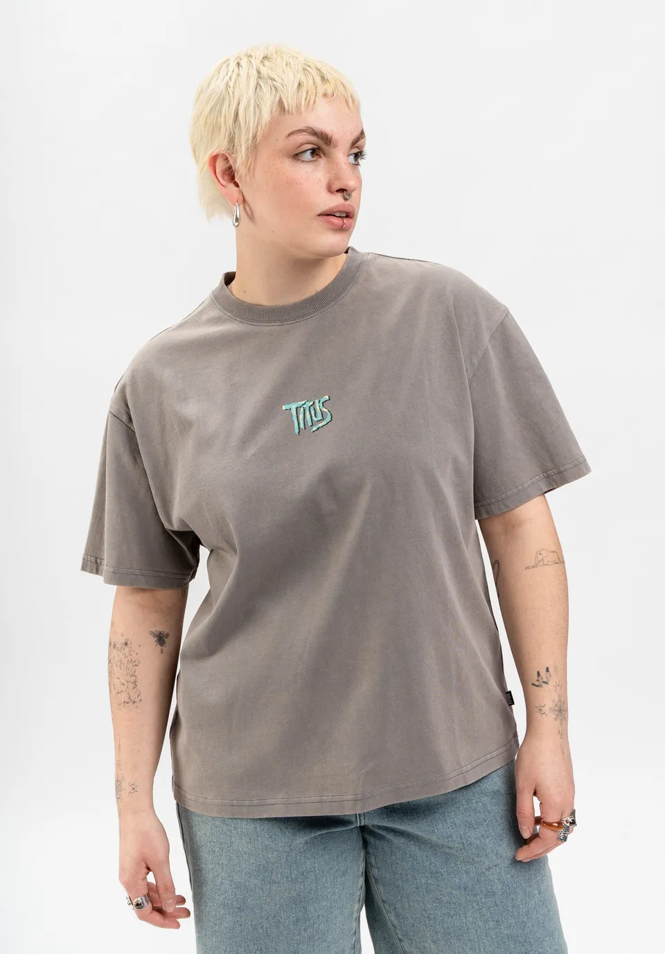 titus-leeloo-t-shirt-loose-fit-90s-beach-style image 1