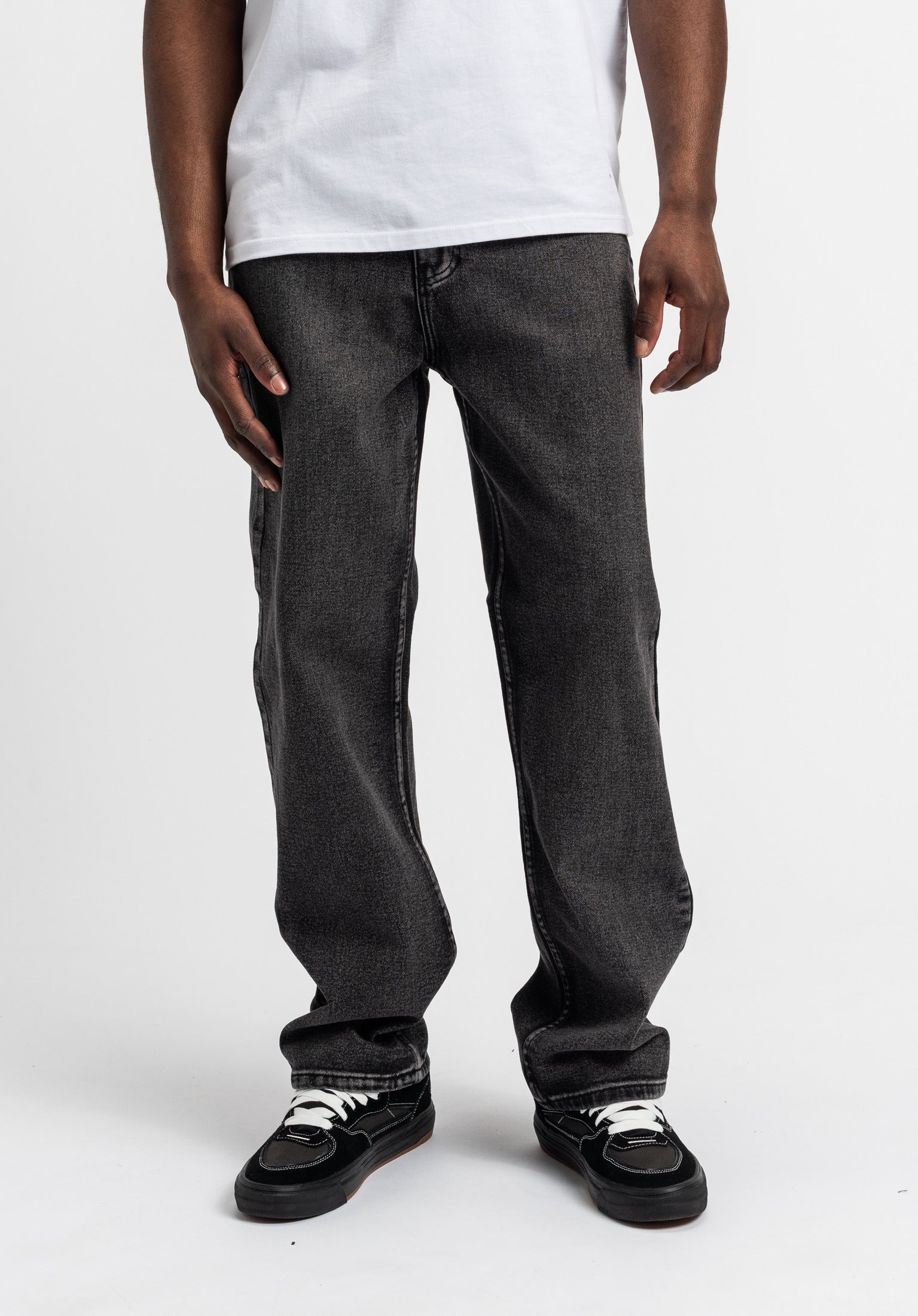 titus-taper-fit-jeans-lockerer-skate-denim image 1