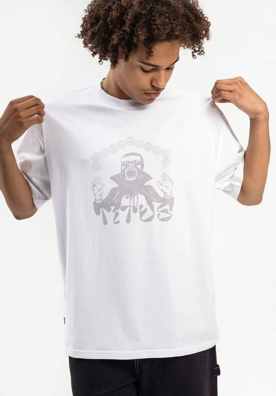 titus-spooky-t-shirt-oversized image 1